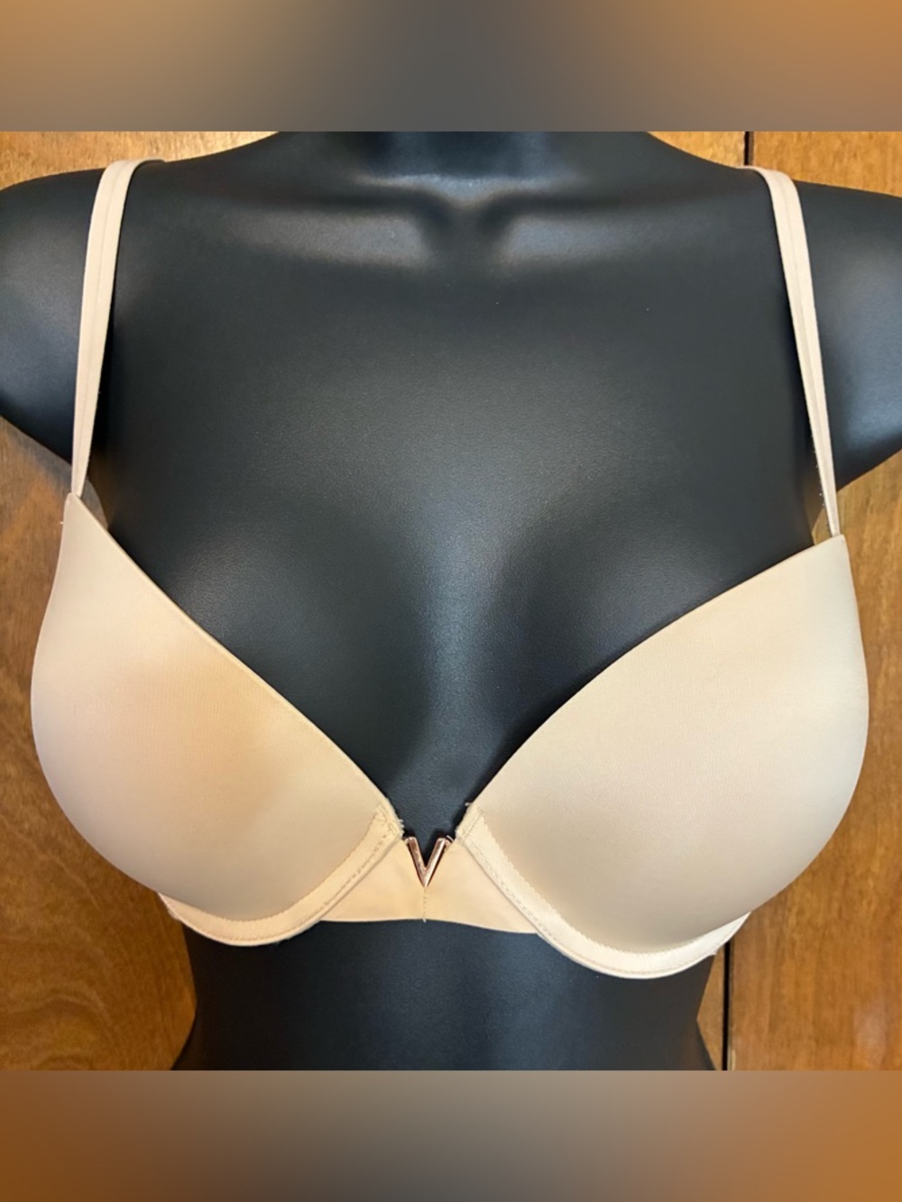 Victoria's Secret Smooth Underwire Push Up Bra in Nude 32D